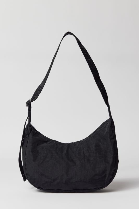 Urban Outfitters☆ クレセント・ミディアム・ナイロンバッグ BAGGU ミディアムナイロンクレセントバッグ | Urban Outfitters