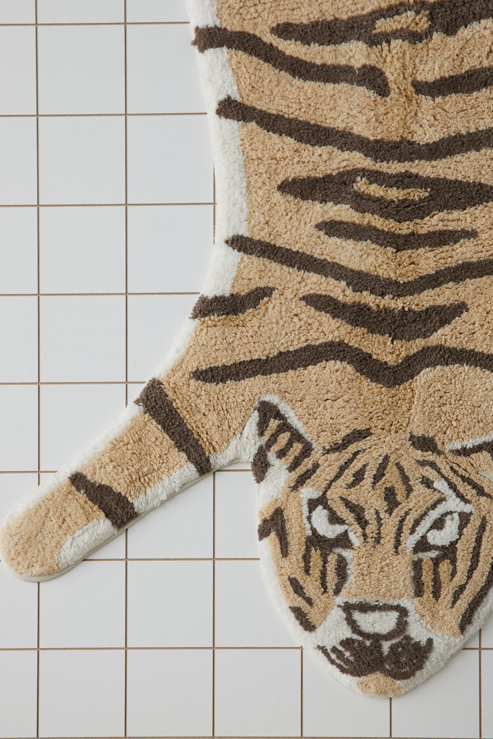 Urban Outfitters タイガー バスマット Tiger Bath Mat | Urban Outfitters