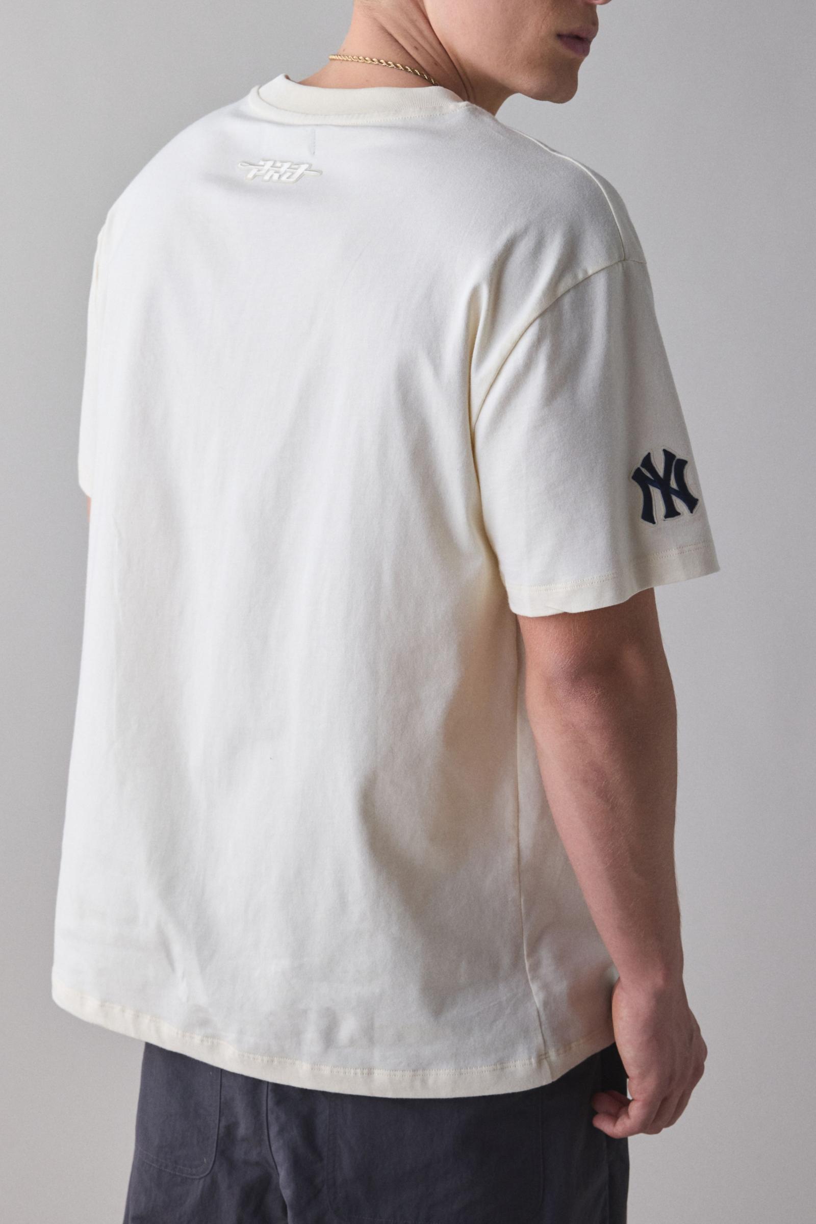 Tシャツ・カットソー Pro Standard UO Exclusive MLB New York Yankees  Game Tee Pro Standard UO Exclusive MLB New York Yankees Team Logo Tee