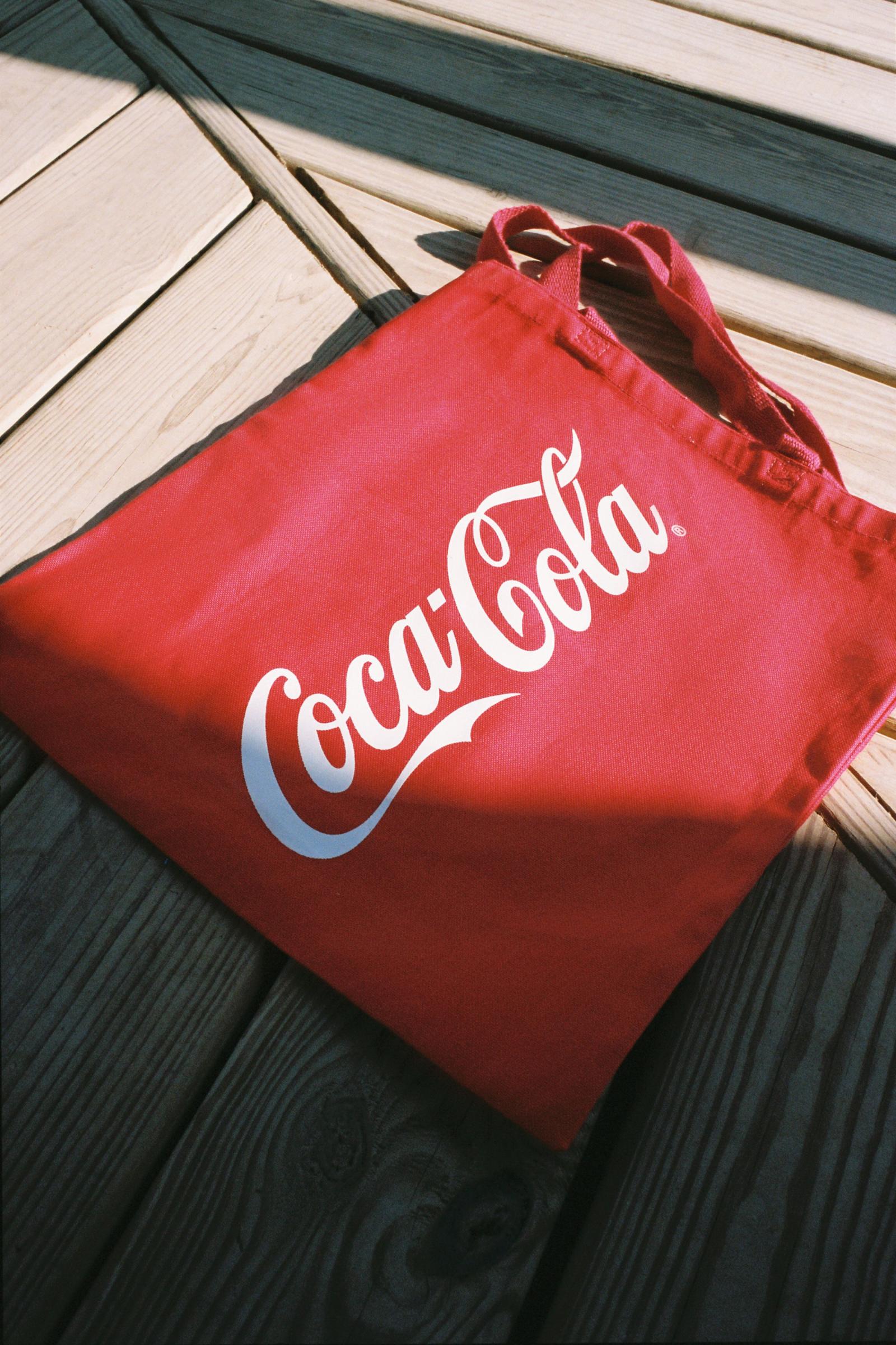CocaCola Logo Tote Bag 어반 아웃피터스 코리아