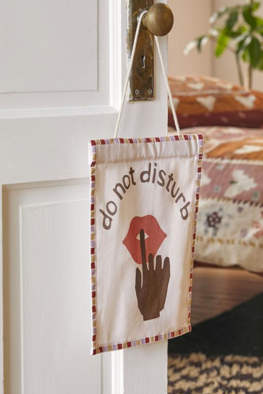 ドゥ・ノット・ディスターブ・ハンギング・ドアタペストリー