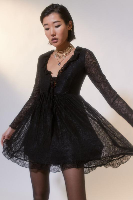 lace sleeve cocktail dress