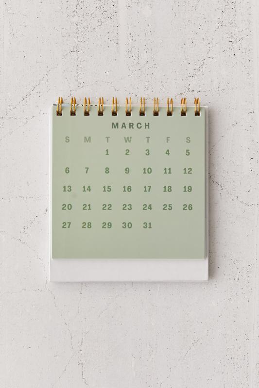 Uo Calendar 2022 2022 Mini 12-Month Desk Calendar | Urban Outfitters Australia Official Site