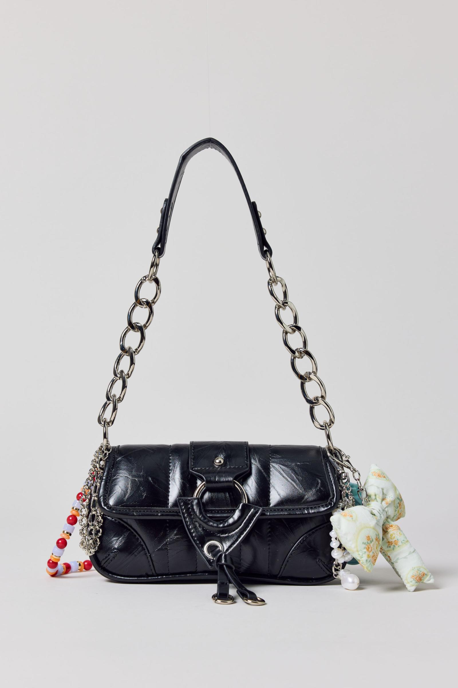 【Urban Outfitters】バックル バッグ Silence + Noise Hailey Silence + Noise Hailey Buckle Bag | Urban Outfitters