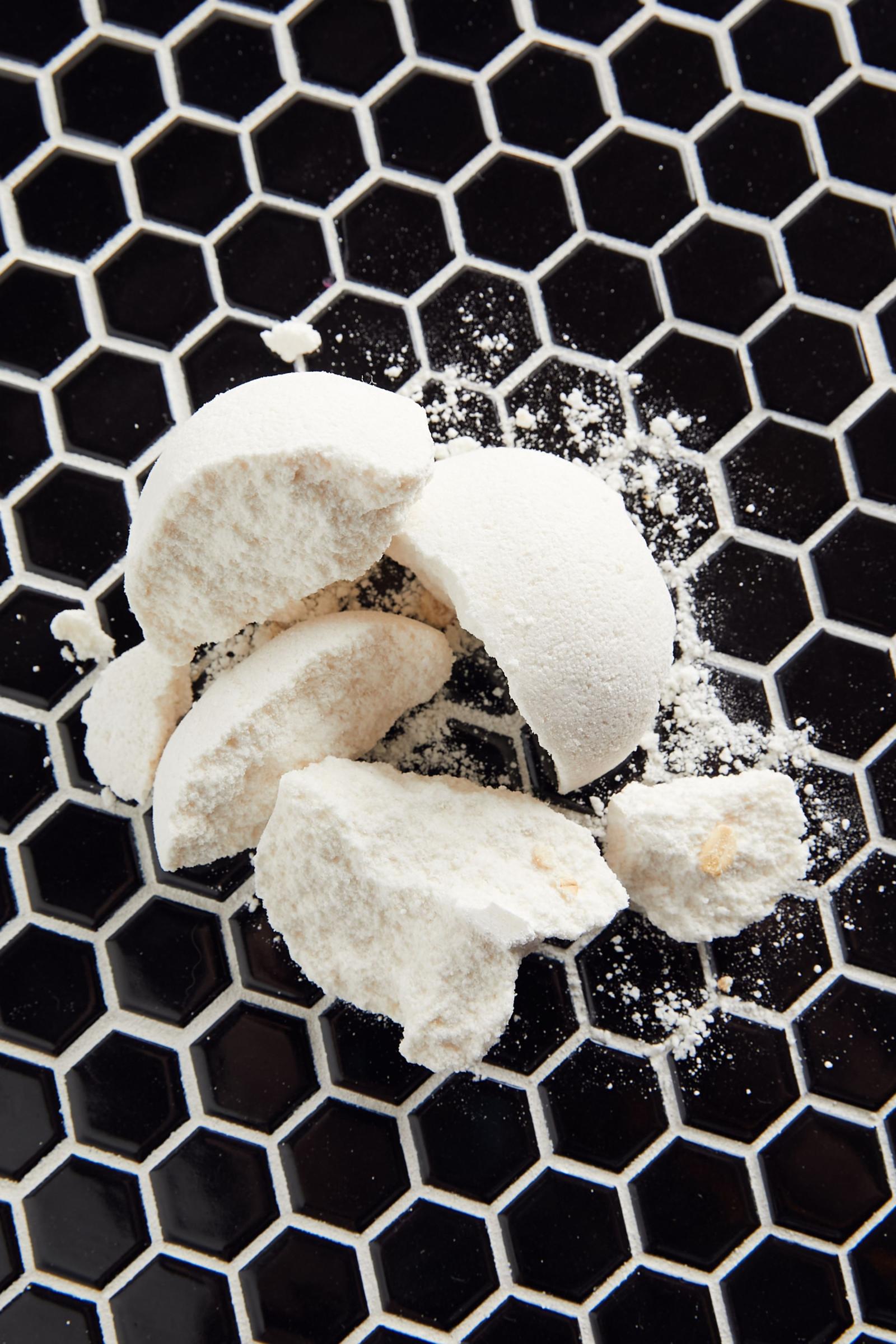 Eczema Honey Oatmeal Bath Bomb Urban Outfitters 日本