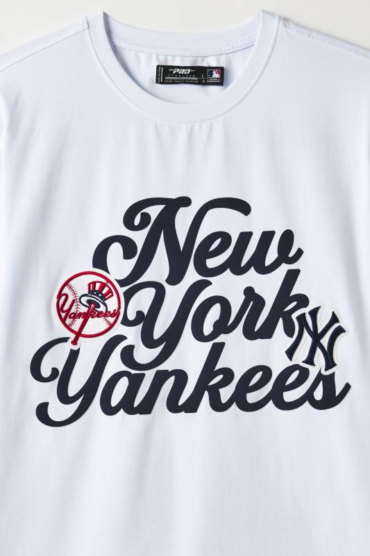 ★米国発*UrbanOutfitters*新作*Pro Standard NY YankeesTシャツ Pro Standard MLB New York Yankees Logo Graphic Tee | Urban