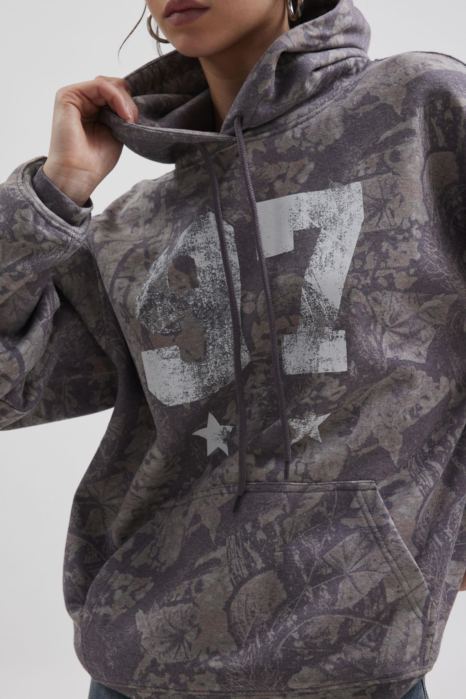 Camo Graphic Hoodie Sweatshirt | Urban Outfitters Taiwan