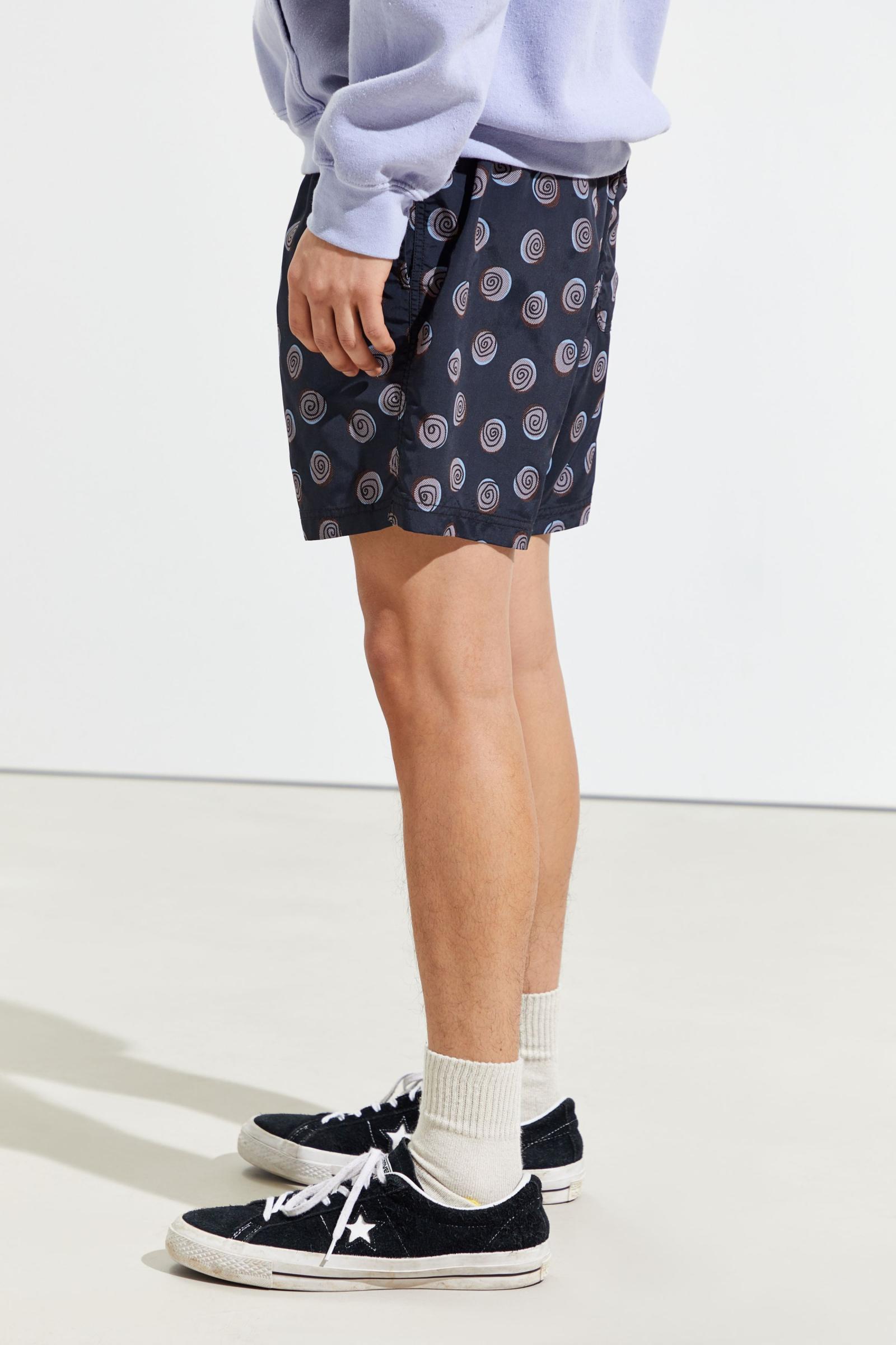 urban outfitters uo 漩涡点状印花游泳短裤