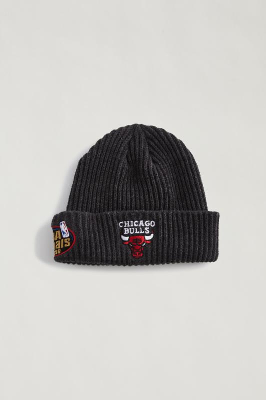 bulls bobble hat