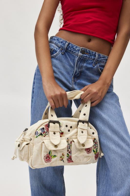 【関税・送料無料】Urban Outfitters★BDG デニムダッフルバッグ BDG Embroidered Denim Duffle Shoulder Bag | Urban Outfitters