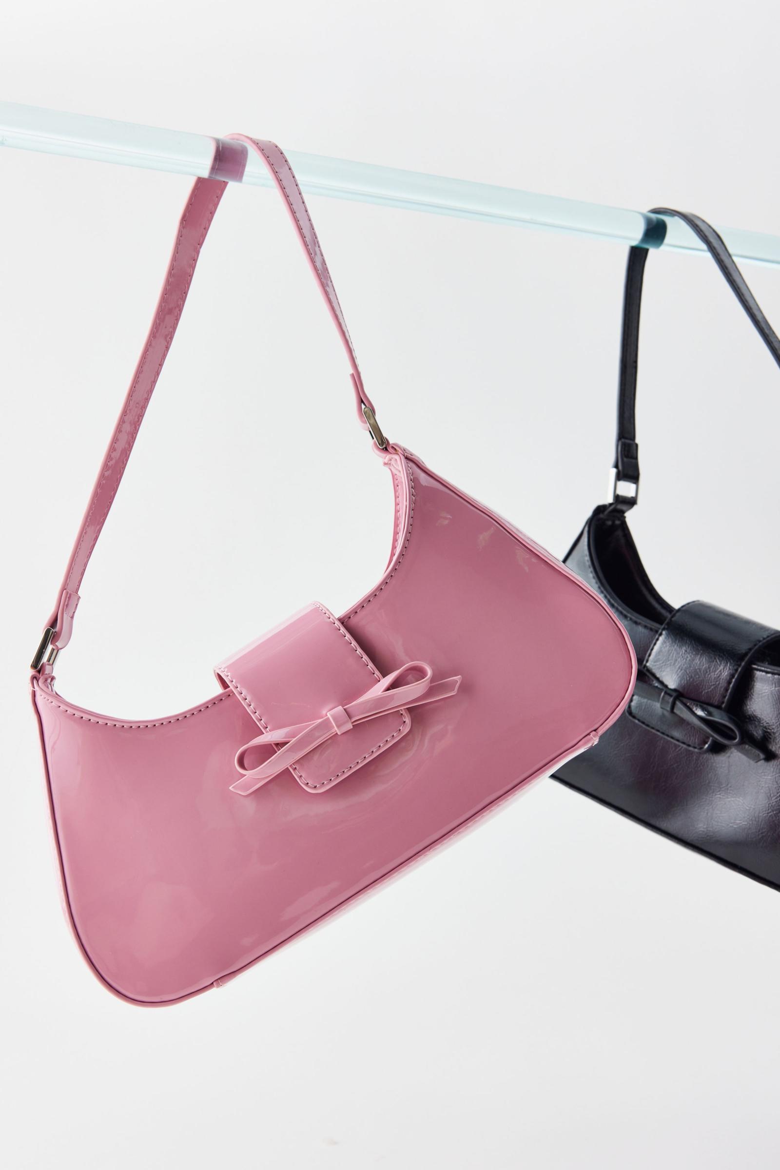 【関税・送料無料】Urban Outfitters★Kimchi Blue リボンバッグ Kimchi Blue Blair Bow Bag | Urban Outfitters Taiwan