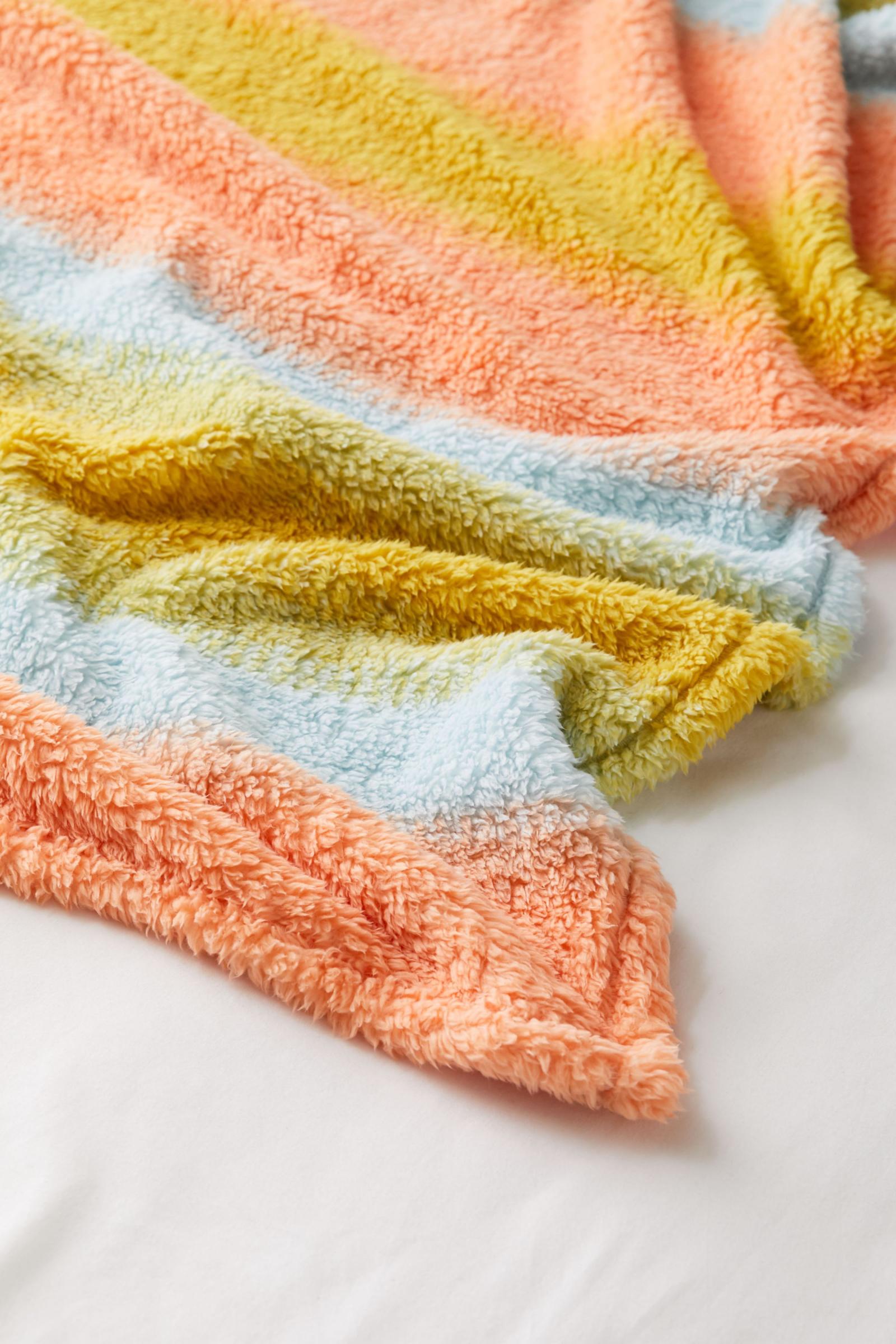 Darcy Striped Amped Fleece Throw Blanket 어반 아웃피터스 코리아