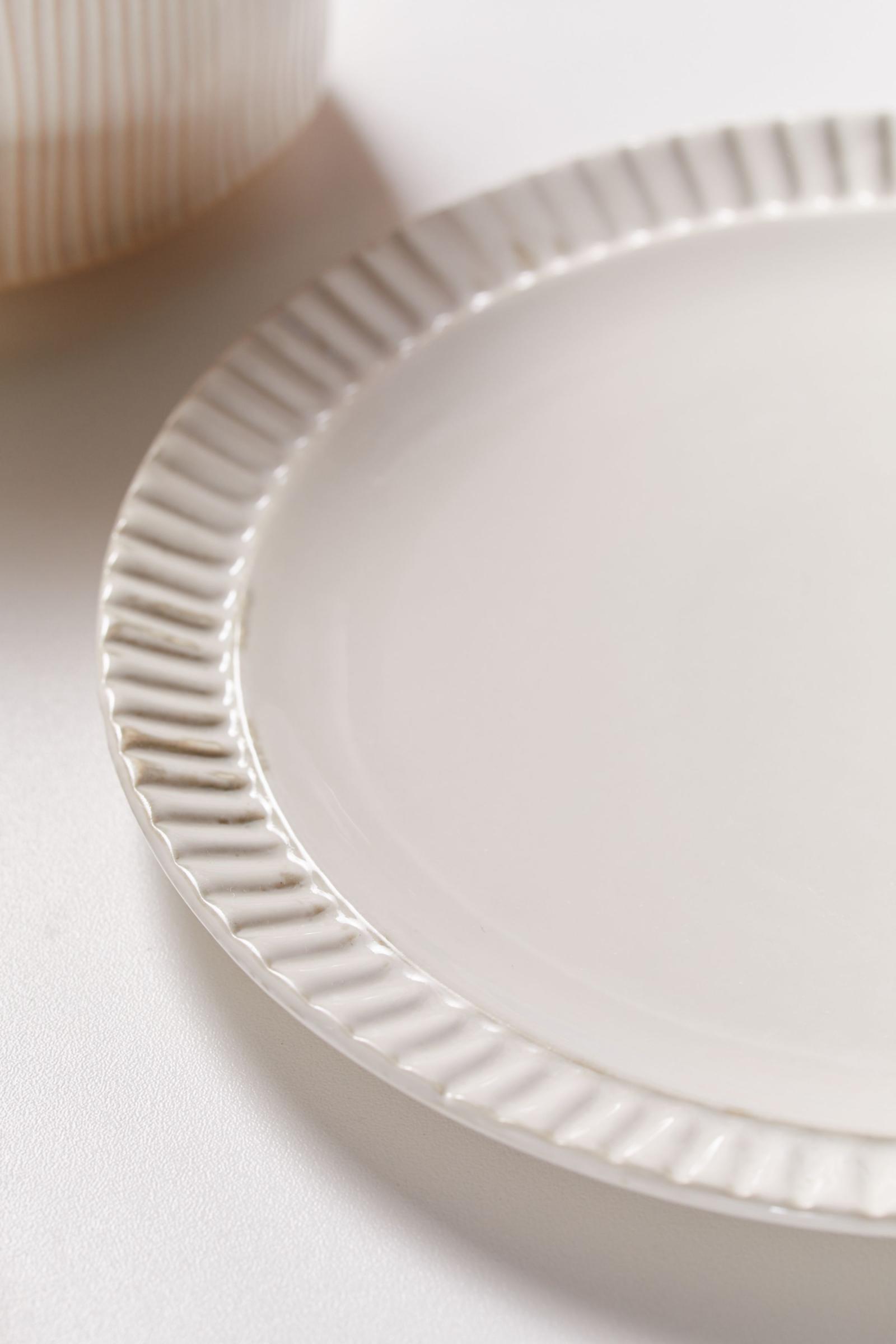 Sylvia Dinner Plate 香港Urban Outfitters