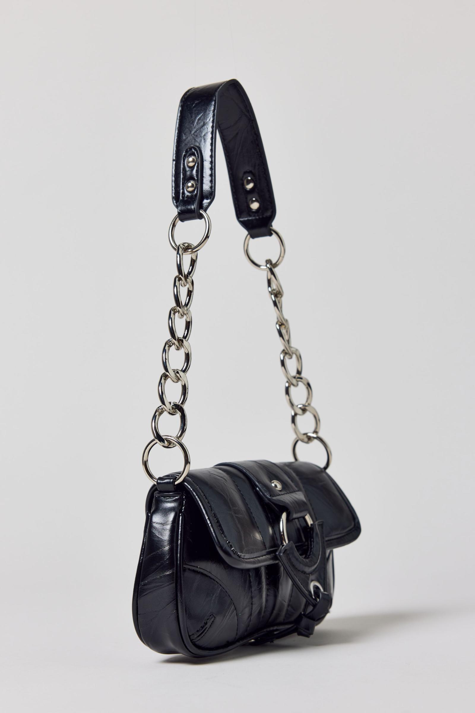 【Urban Outfitters】バックル バッグ Silence + Noise Hailey Silence + Noise Hailey Buckle Bag | Urban Outfitters Japan