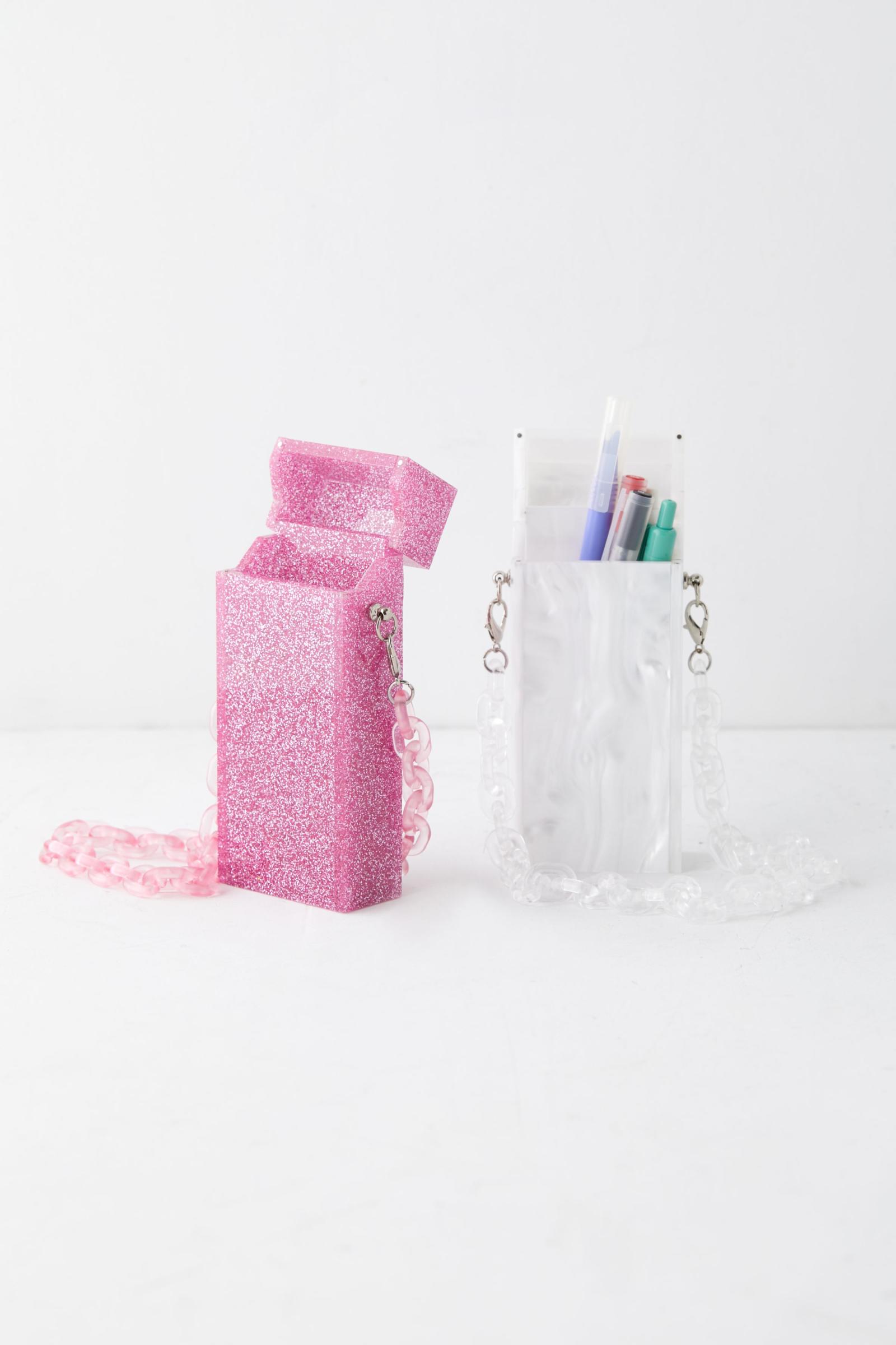 URBAN OUTFITTERS☆ローズコサージュ付 スリング バッグ URBAN OUTFITTERS☆ローズコサージュ付 スリング バッグ (Urban