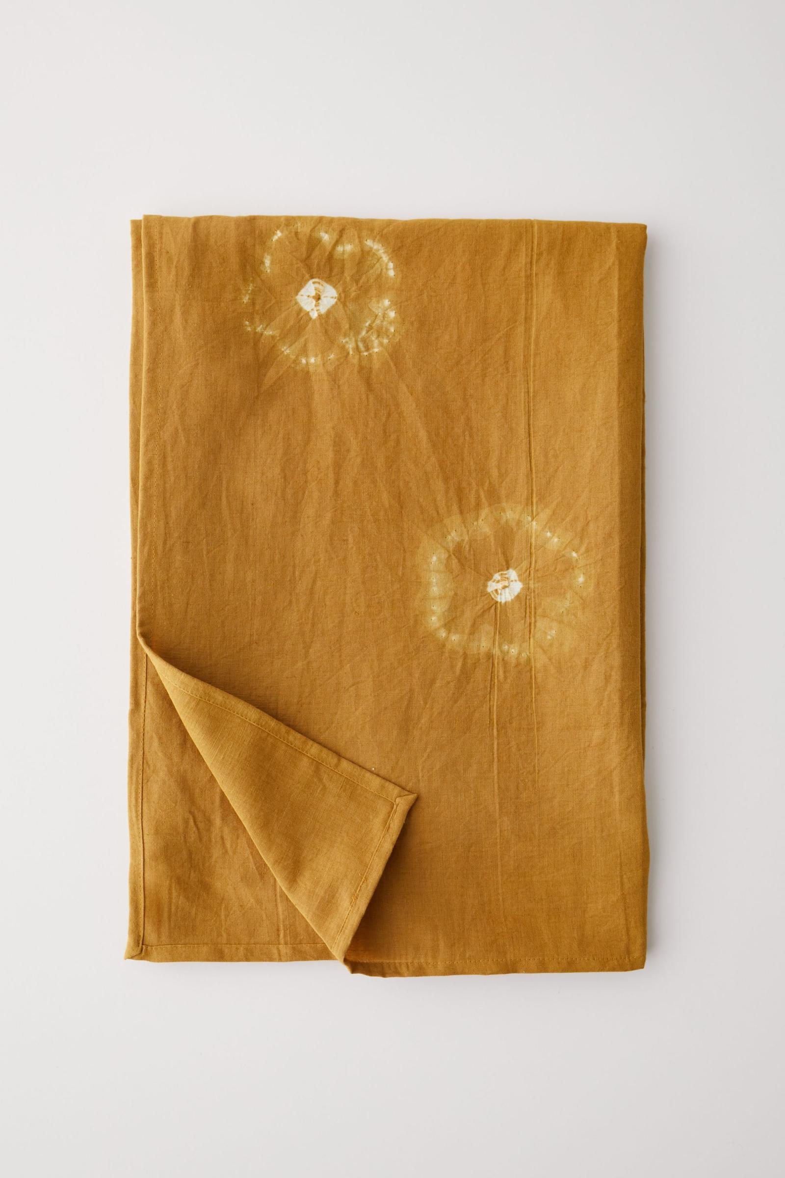 Urban Outfitters Redonda Daisy Tablecloth