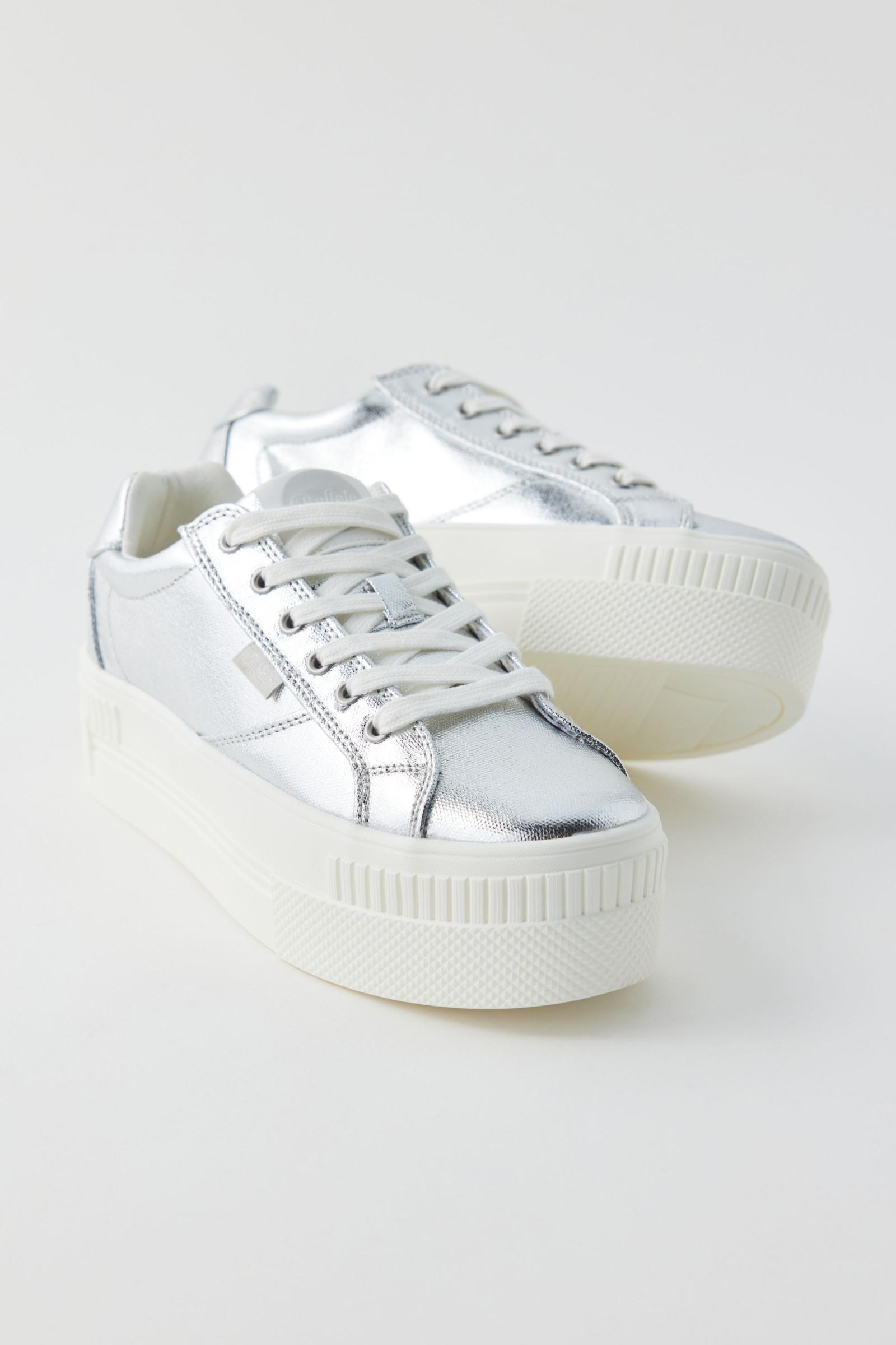 sneaker silver