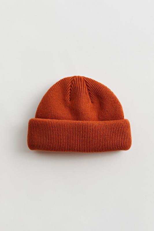 uo short roll knit beanie
