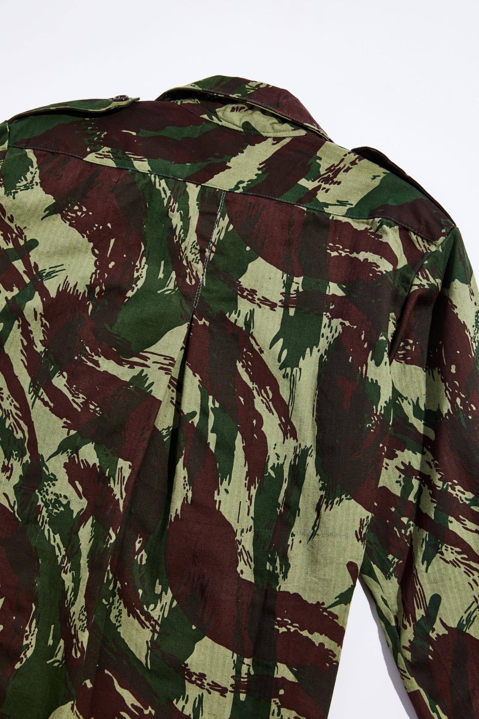 urban renewal 复古蜥蜴迷彩衬衫外套