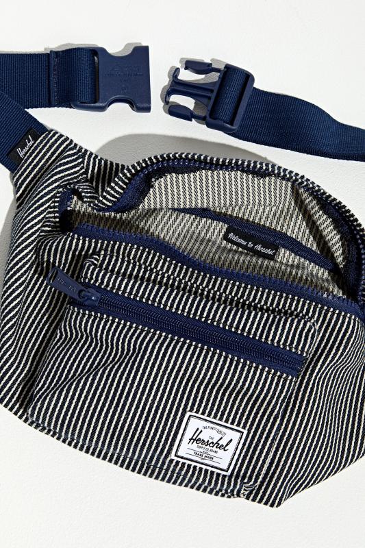 Herschel supply sling bag Clearance