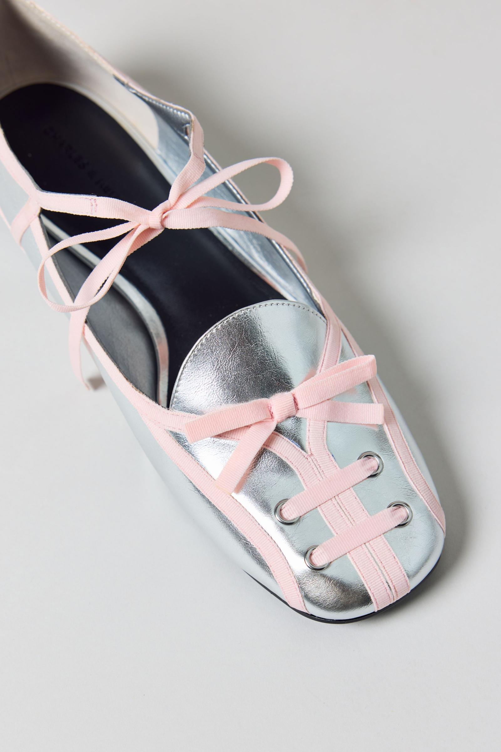 ★CHARLES&KEITH★ Bow Ballet Flats /送料込 Charles & Keith Lace-Up Bow Ballet Flat | Urban Outfitters