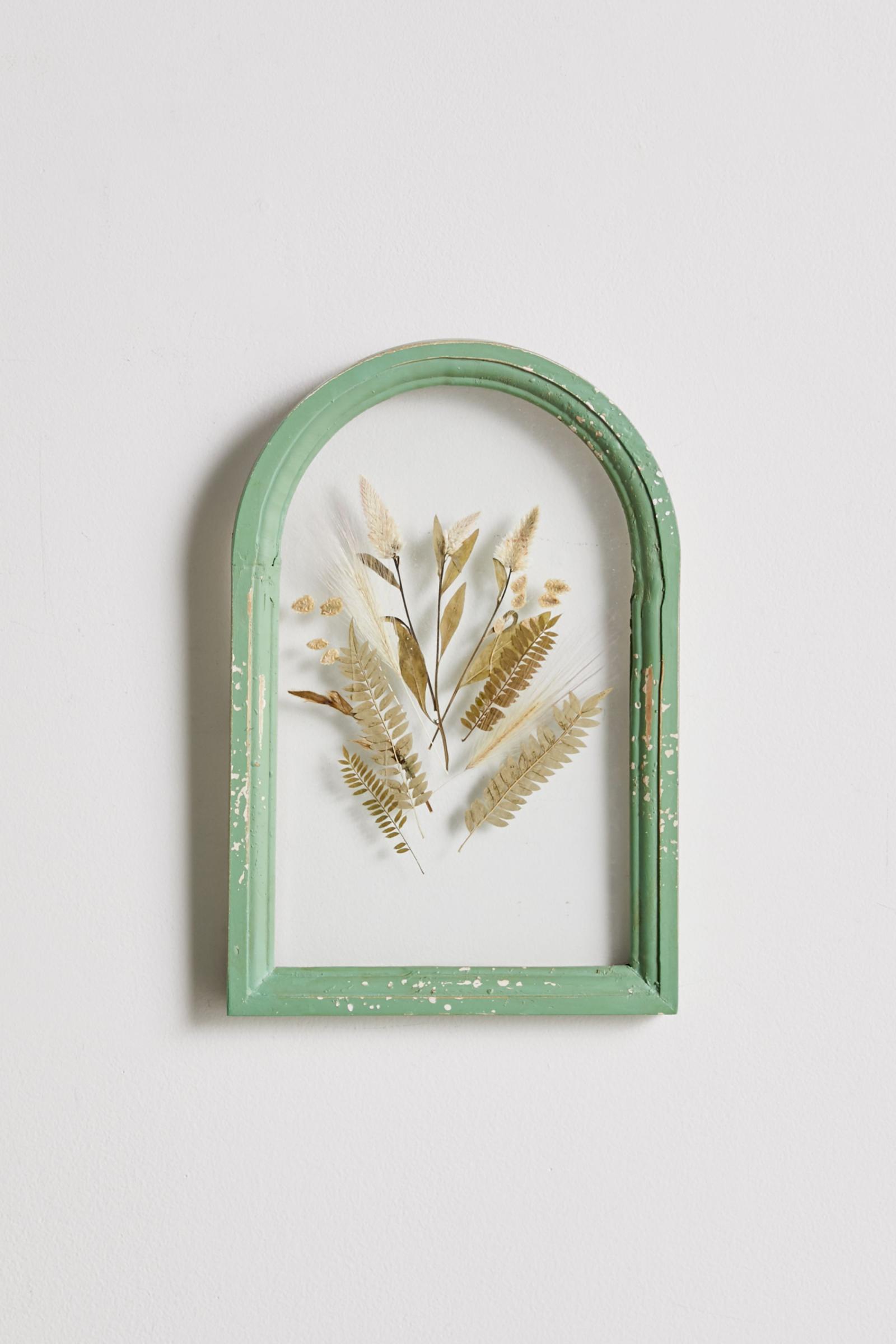 Framed Dried Floral Wall Hanging 어반 아웃피터스 코리아